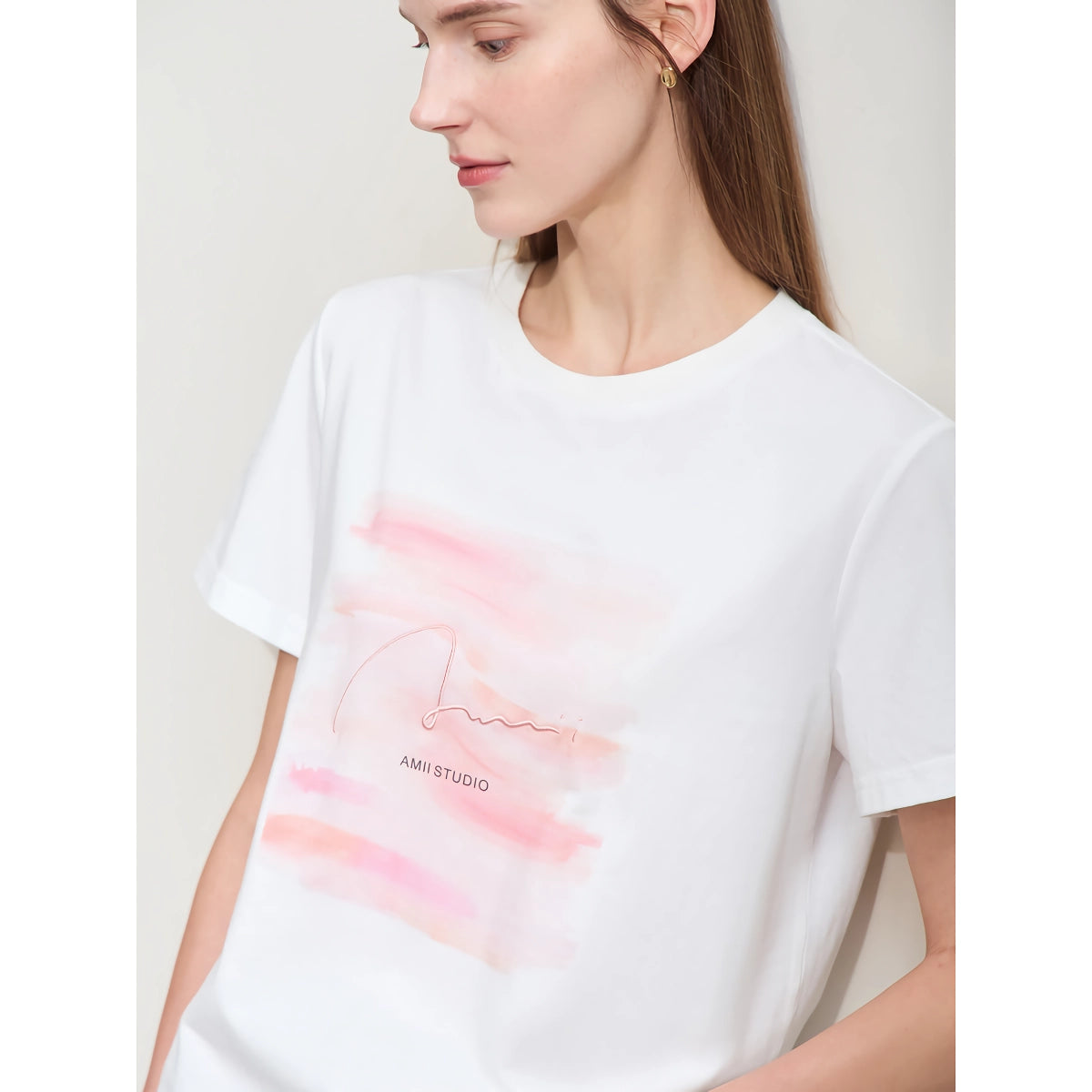 Lässiges besticktes T-Shirt für Damen mit Rundhalsausschnitt - Kunstdruck