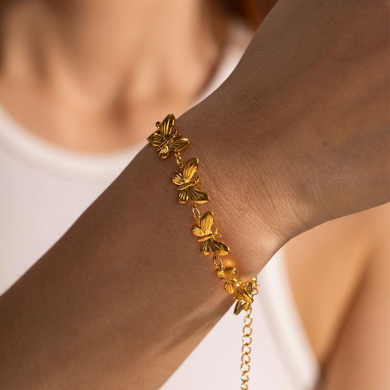 Brazalete de mariposa de acero inoxidable chapado en oro de 18 quilates: resistente al agua y pulido fino