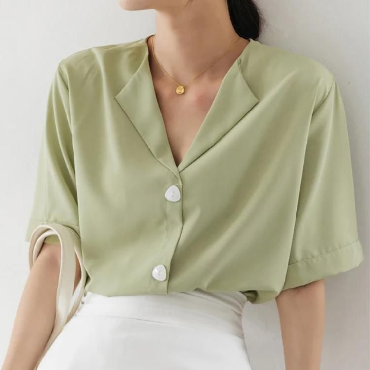 Camisa verde elegante informal de verano