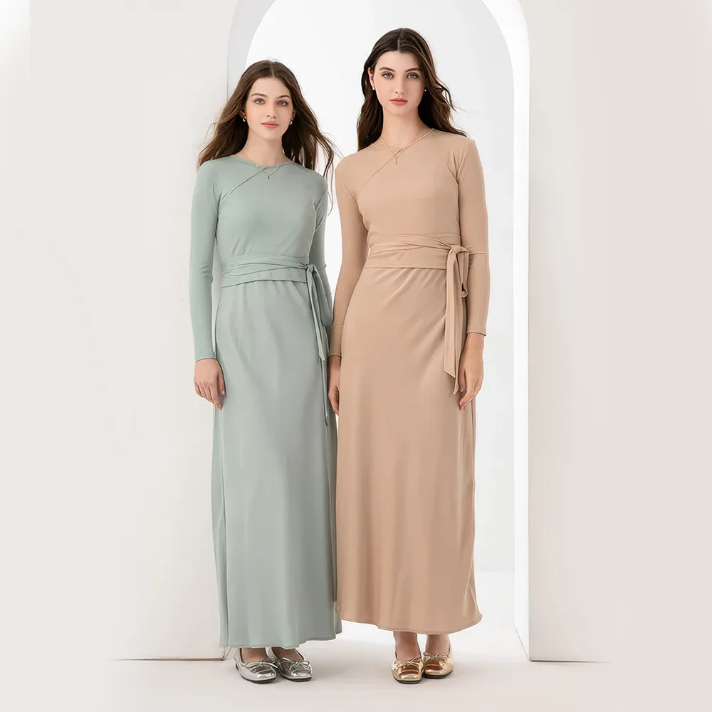 Conjunto de top cruzado de canalé muy elástico y vestido largo de satén mate