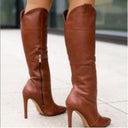Botas altas de mujer con punta fina y cremallera lateral