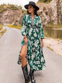 Vestido midi estampado con bordados y cuello en V