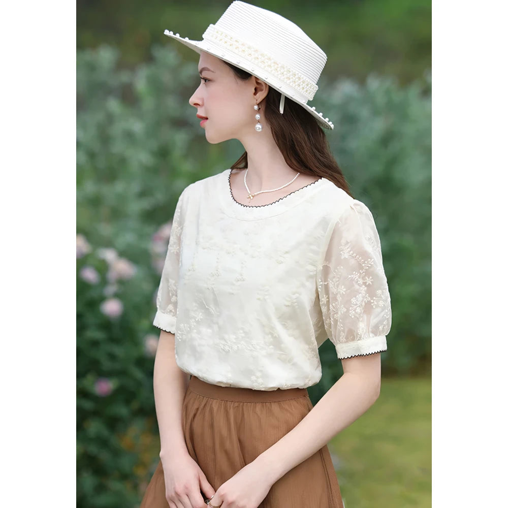 Elegante Bluse mit Blumenstickerei und Puffärmeln