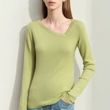 Herbstlicher asymmetrischer, diagonaler V-Ausschnitt-Slim-Pullover