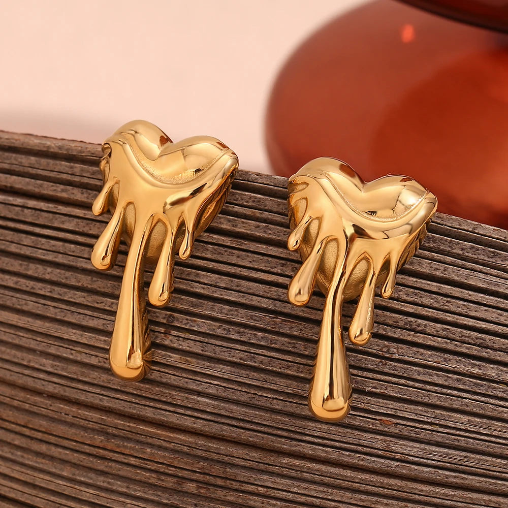 Pendientes de acero inoxidable hipoalergénicos chapados en oro con forma de corazón para mujer