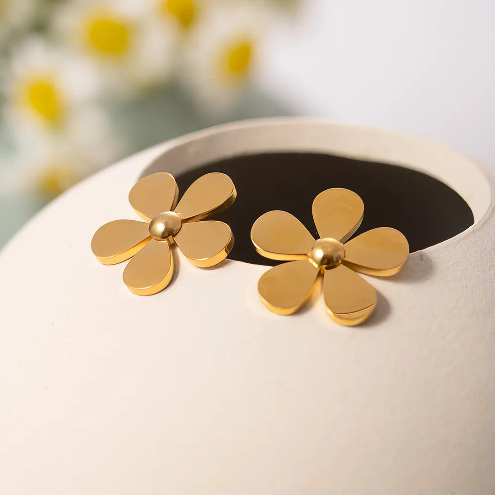 Light Luxury Gold Plated Stainless Steel Daisy Earrings