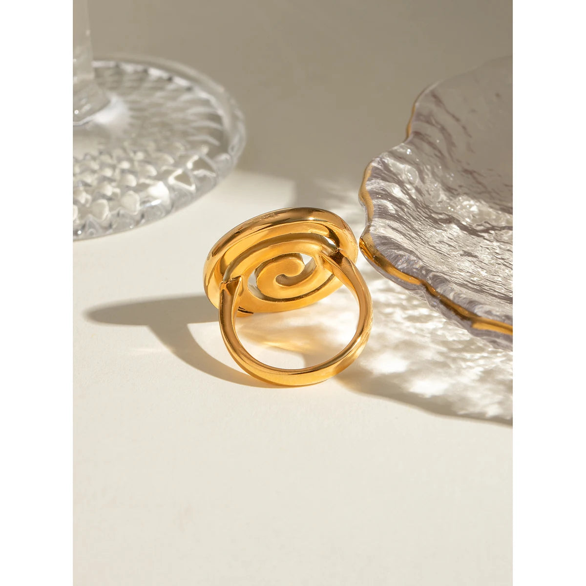 18 Karat vergoldeter Edelstahlring mit Spiraldesign, wasserfest