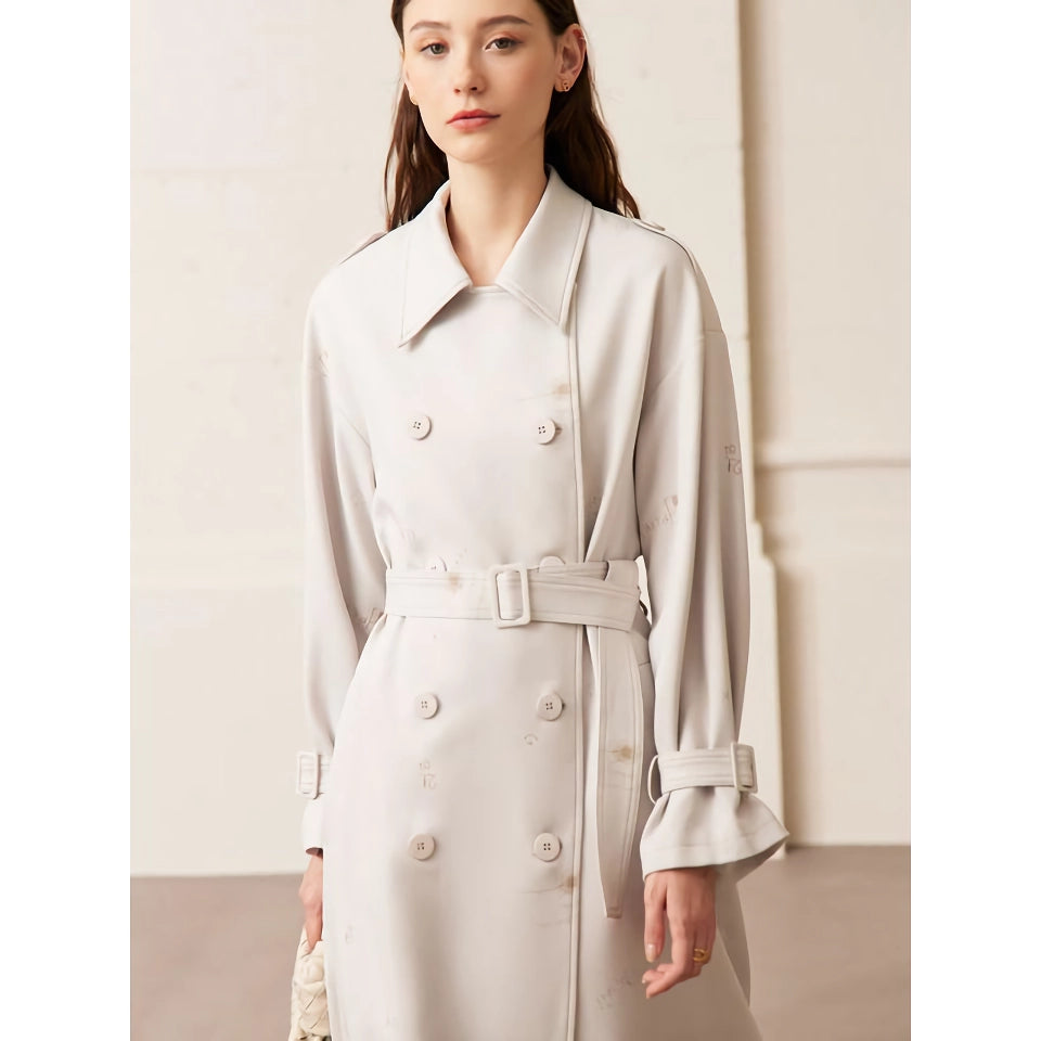 Eleganter zweireihiger minimalistischer Trenchcoat mit Gürtel