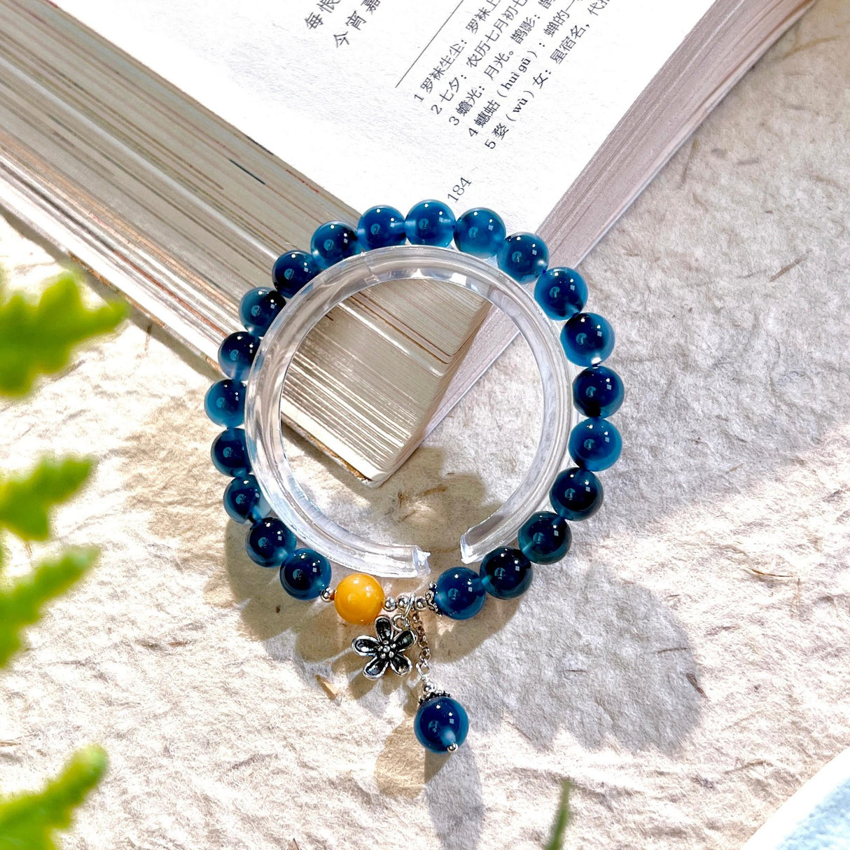 Blue Sugar Heart Agate Bracelet With Small Flower Pendant - Dazpy