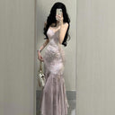 Vestido floral sin mangas con corte de sirena y opciones de cadena para la cintura