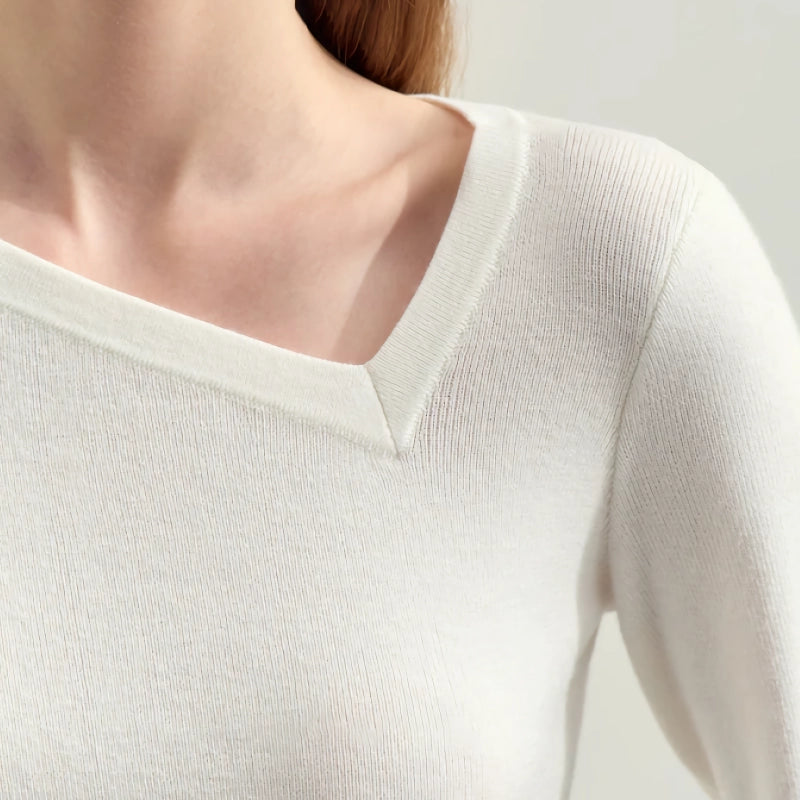 Herbstlicher asymmetrischer, diagonaler V-Ausschnitt-Slim-Pullover