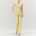 Elegante traje pantalón de oficina amarillo