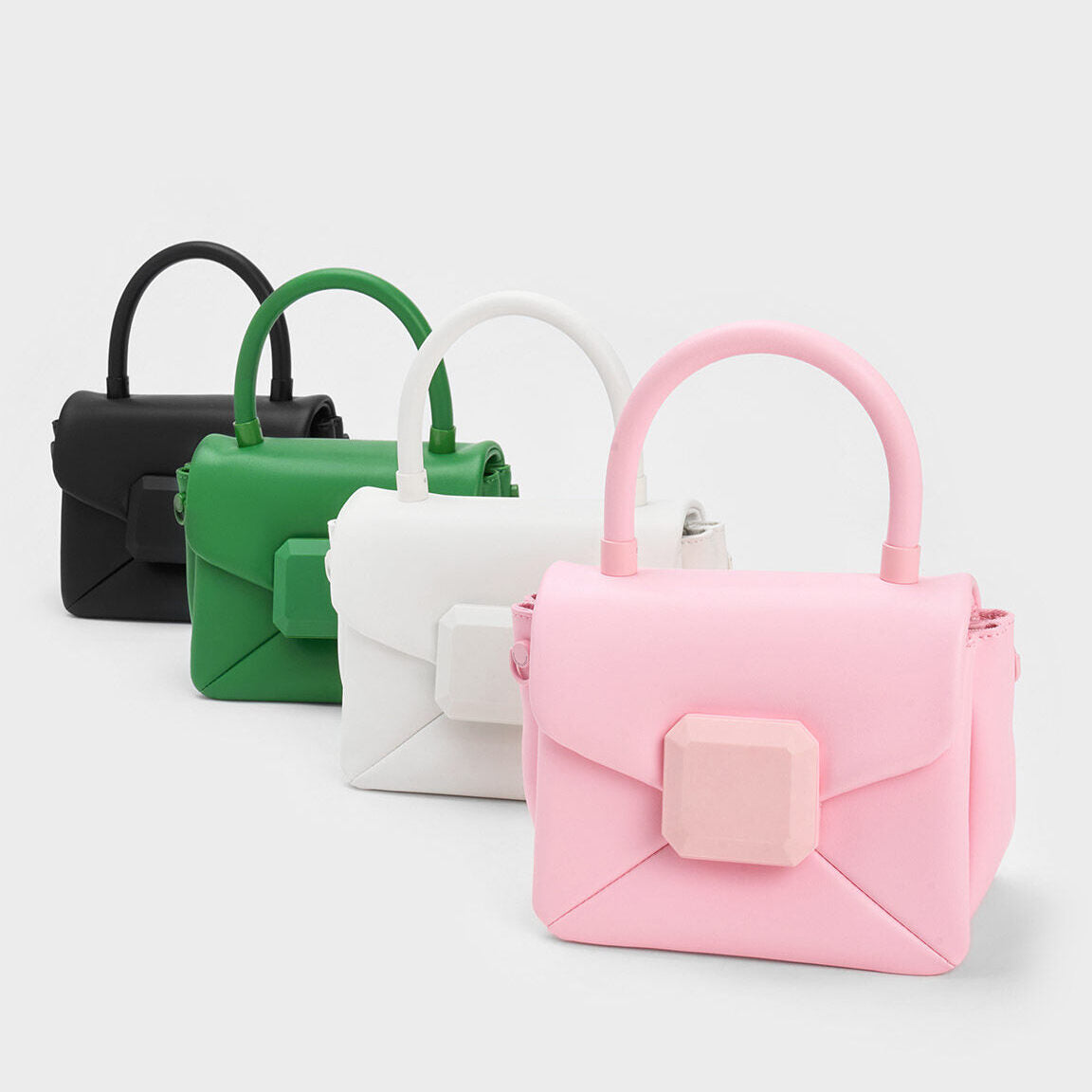 Kleine quadratische Handtasche mit Kettenriemen