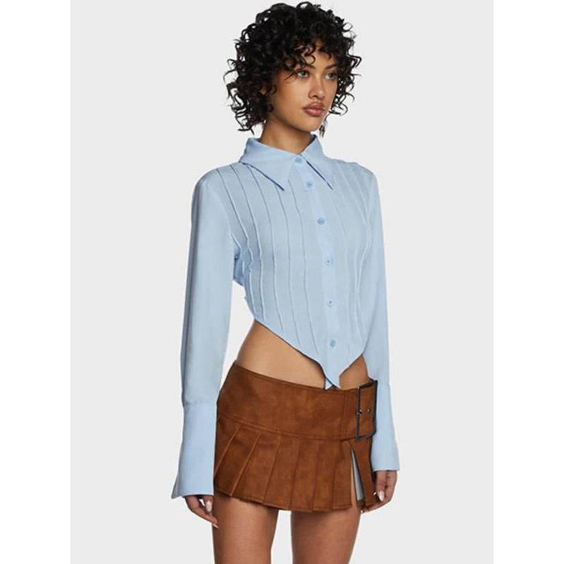 Blusa azul elegante con cordones en la espalda y dobladillo en forma de V