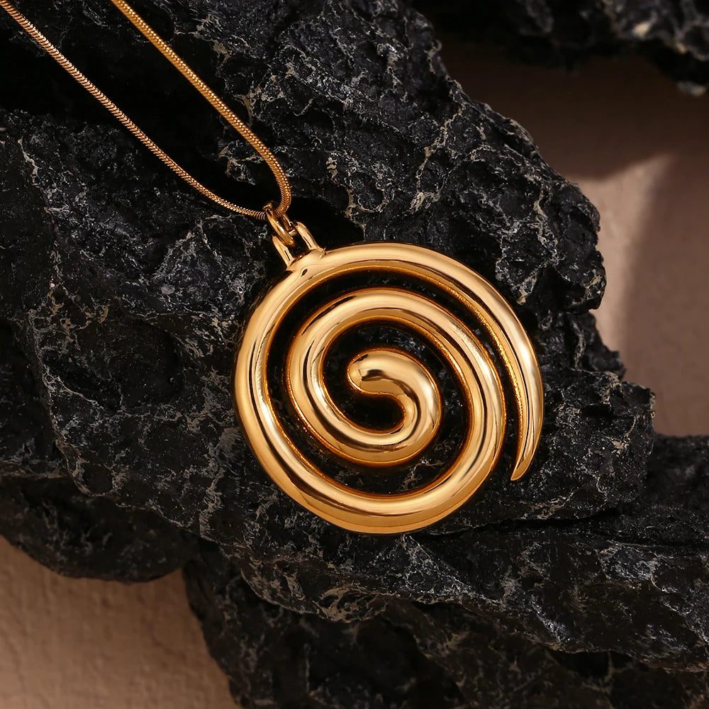 Halskette mit Schlangenketten-Anhänger „Vortex Spiral“ aus 18 Karat Gold