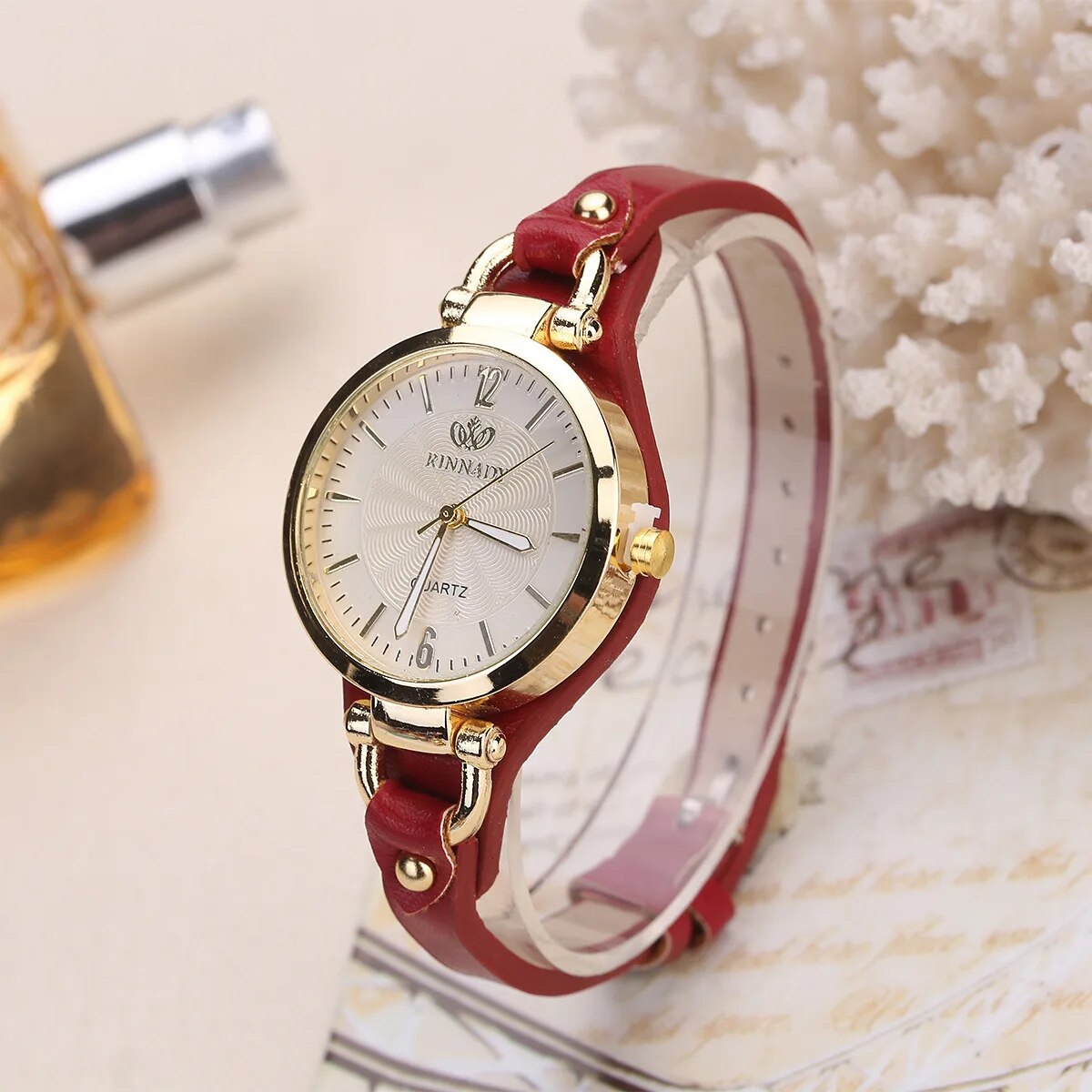 Elegante reloj de cuarzo con correa de cuero para mujer: reloj de pulsera elegante e informal para el día a día