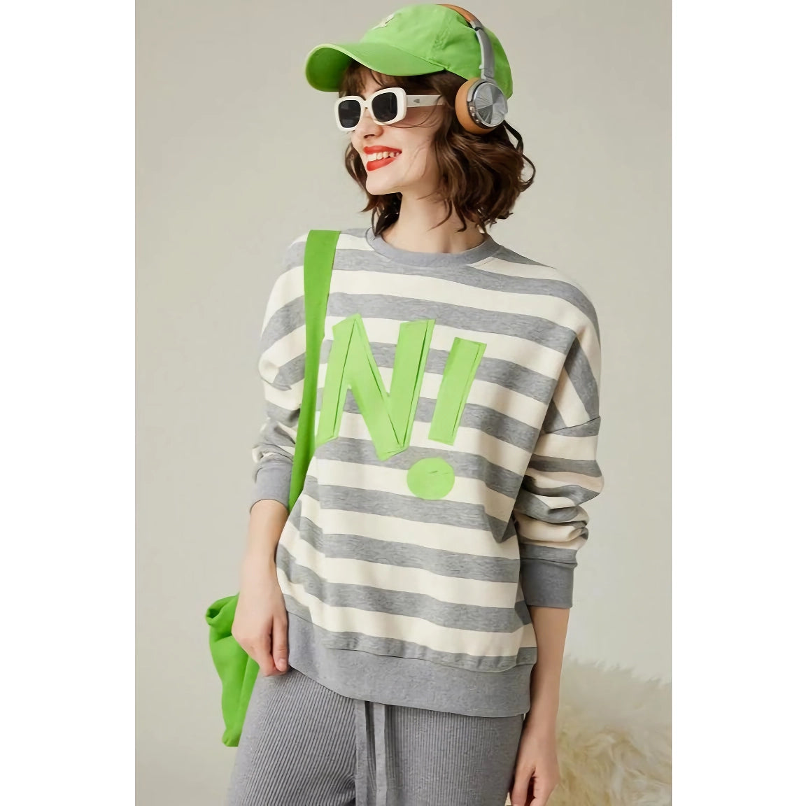 Sweatshirt mit Streifen, Buchstaben-Print, Pailletten-Stickerei