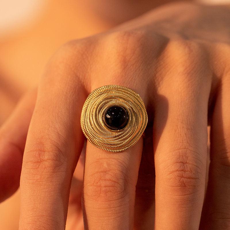 Anillo envolvente de ágata negra bañado en oro de 18 quilates: joyería de acero inoxidable de lujo