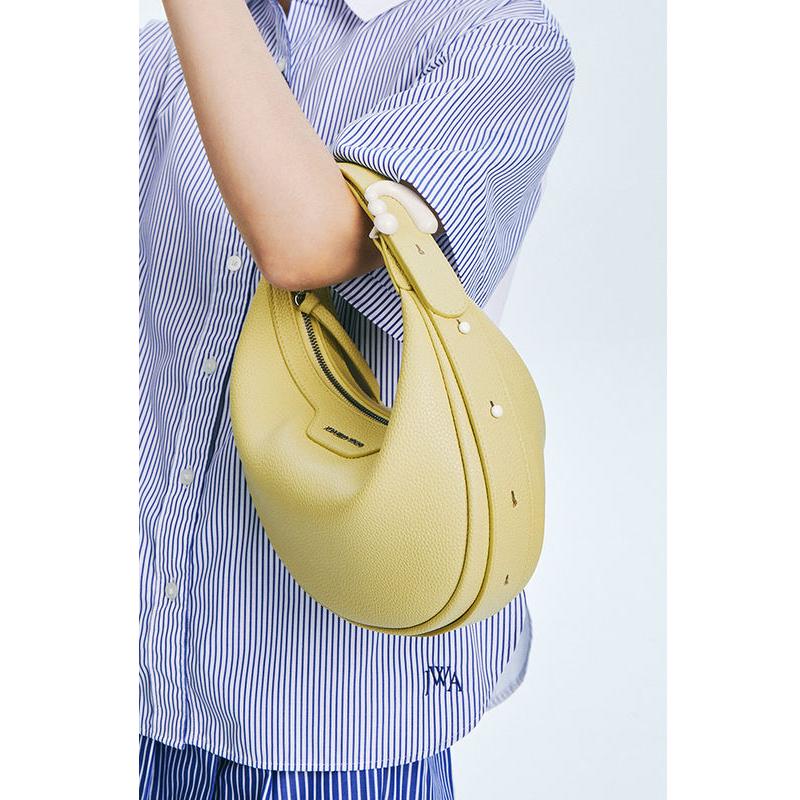 Bolso bandolera Chic Crescent de piel, suave y elegante