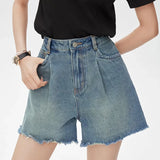 Schlankmachende Jeansshorts mit hoher Taille