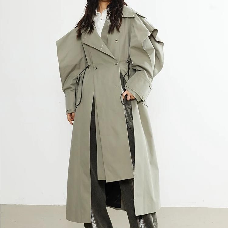 Zweireihiger Trenchcoat für Damen mit unregelmäßigem Saum