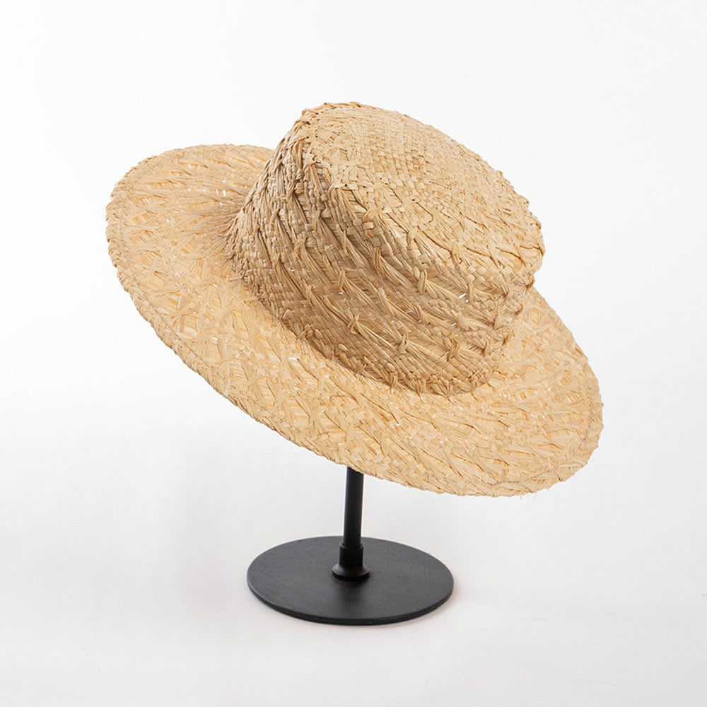 Elegante sombrero de sol de rafia hecho a mano