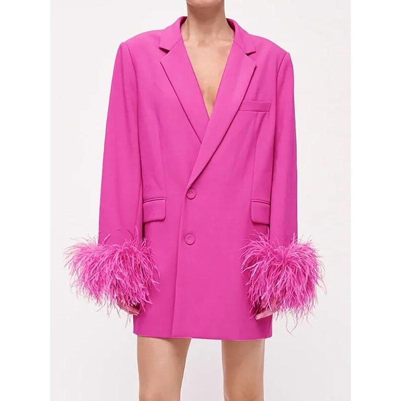 Elegante blazer empalmado de plumas rosas