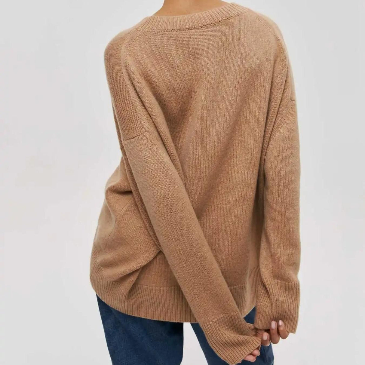 Suéter con cuello redondo para mujer: imprescindible en la moda otoño/invierno