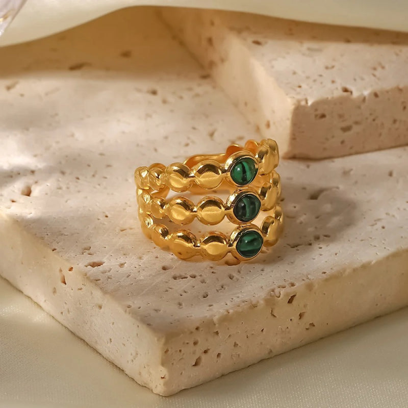 Anillo ajustable de triple capa de malaquita verde bañado en oro de 18 quilates