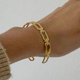 Pulsera de acero inoxidable bañada en oro de 18 quilates con diseño geométrico abierto