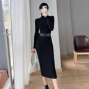 Vestido midi de punto de manga larga con cuello alto