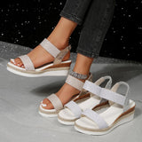 Sandalen mit Glitzer-Keilabsatz