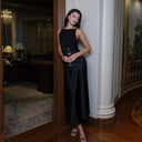 Vestido largo de satén sin mangas con cintura alta para mujer