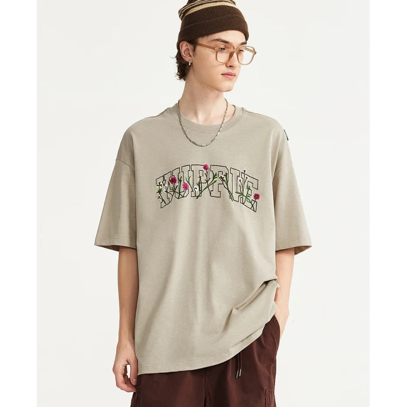 Schweres T-Shirt mit Blumenstickerei