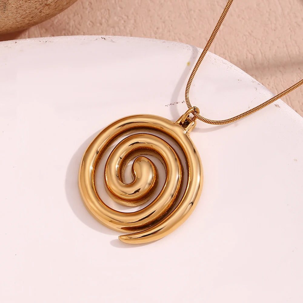 Halskette mit Schlangenketten-Anhänger „Vortex Spiral“ aus 18 Karat Gold