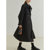 Eleganter langärmliger Trenchcoat mit gespleißtem Schnitt und Taschen