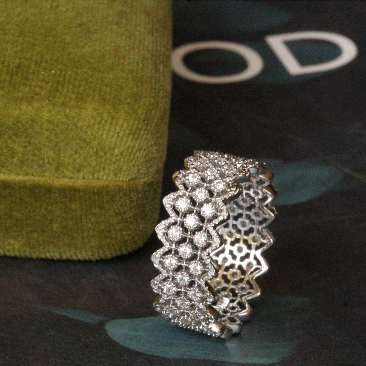 Italian Craft Textured Carved Gold Lace Rim Ring - Dazpy