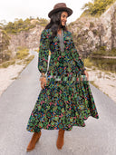 Vestido midi estampado con bordados y cuello en V