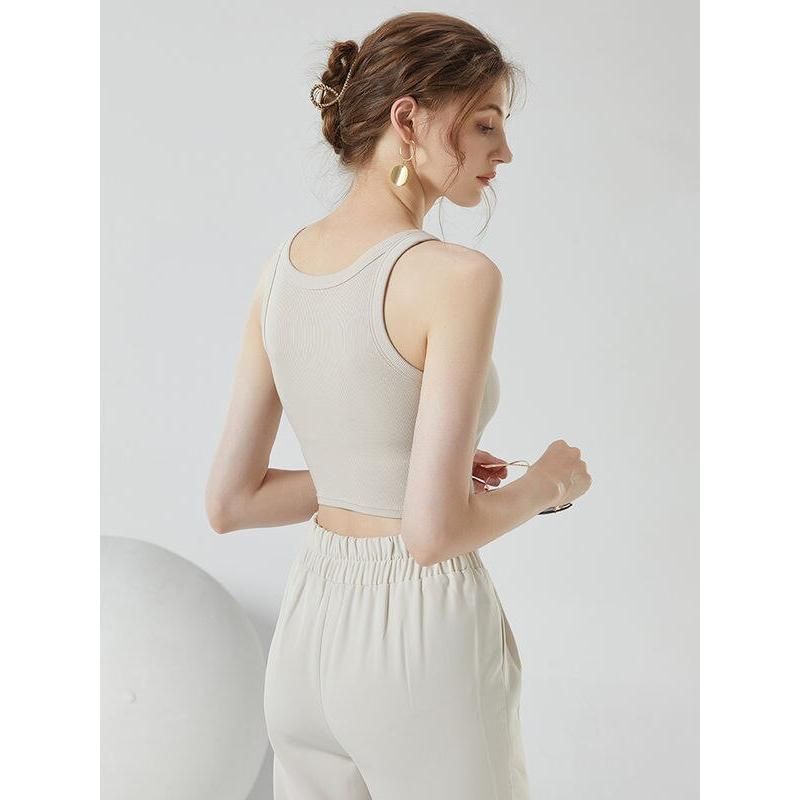 Elegante top corto tipo camisola de canalé con relleno incorporado