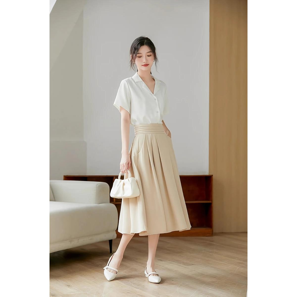 Elegant High-Waisted Pleated Skirt with Pockets