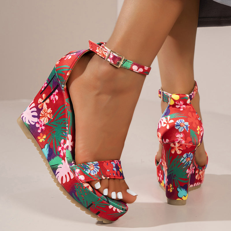 Sandalias de cuña con estampado de estilo bohemio