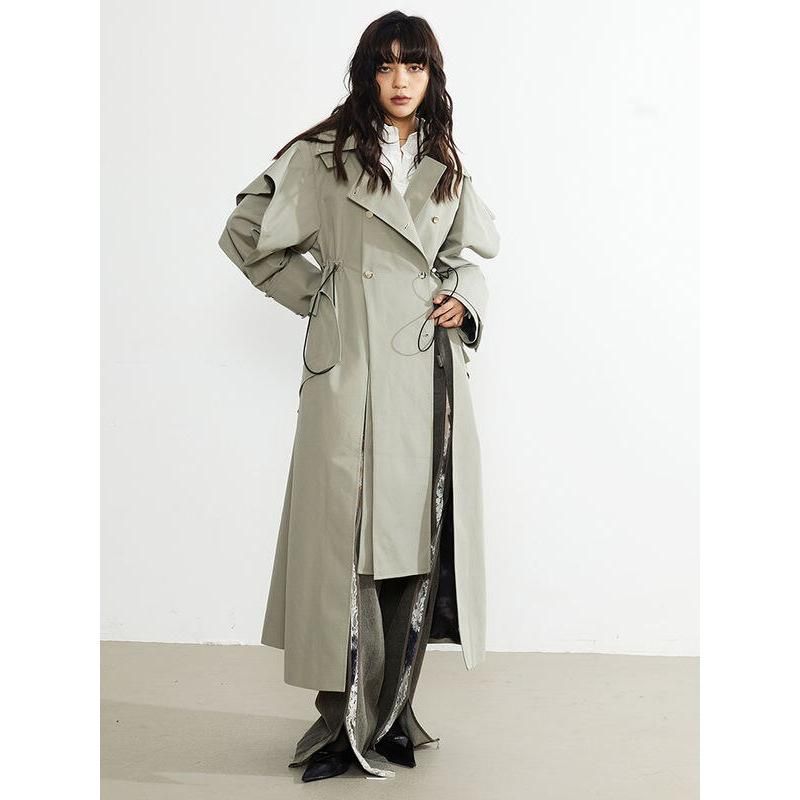 Zweireihiger Trenchcoat für Damen mit unregelmäßigem Saum