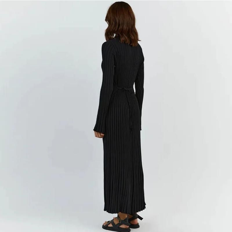 Elegant Pleated Knit Dress