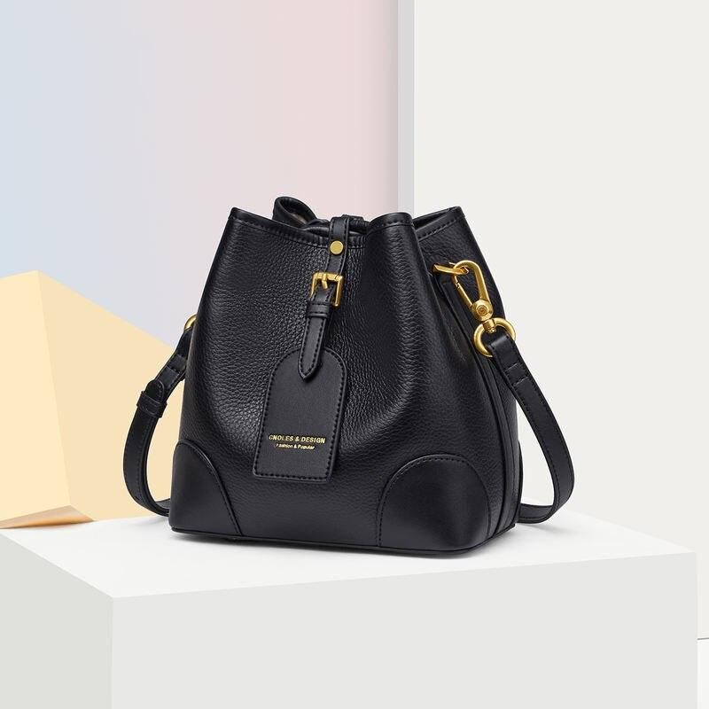 Bolso bombonera de piel elegante