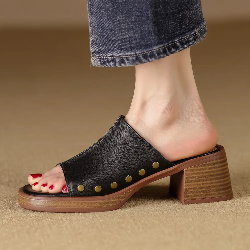 Elegantes sandalias de tacón alto de cuero con punta abierta