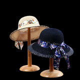 Elegante sombrero para el sol con cinta floral