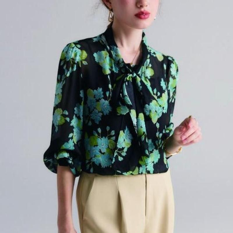 Blusa elegante de mezcla de seda floral