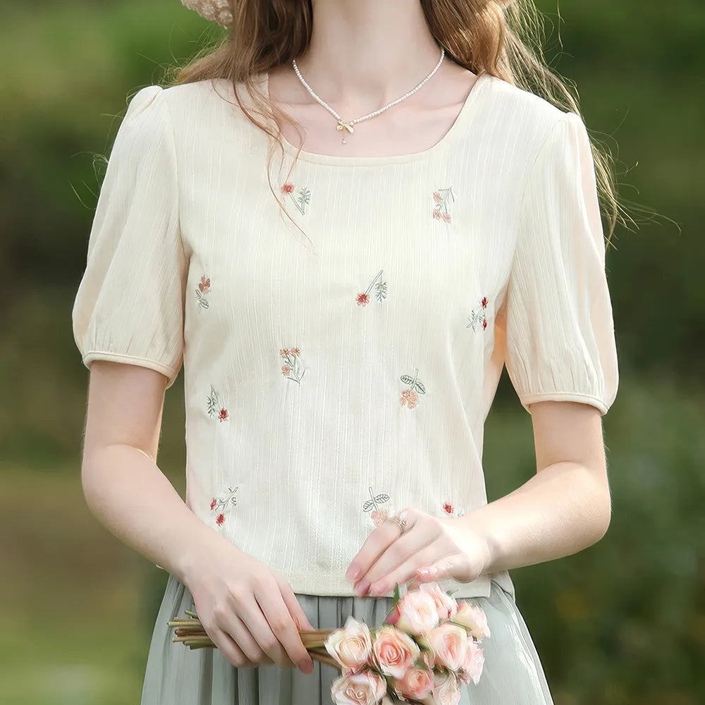 Camiseta abullonada con bordado y cuello cuadrado francés para mujer