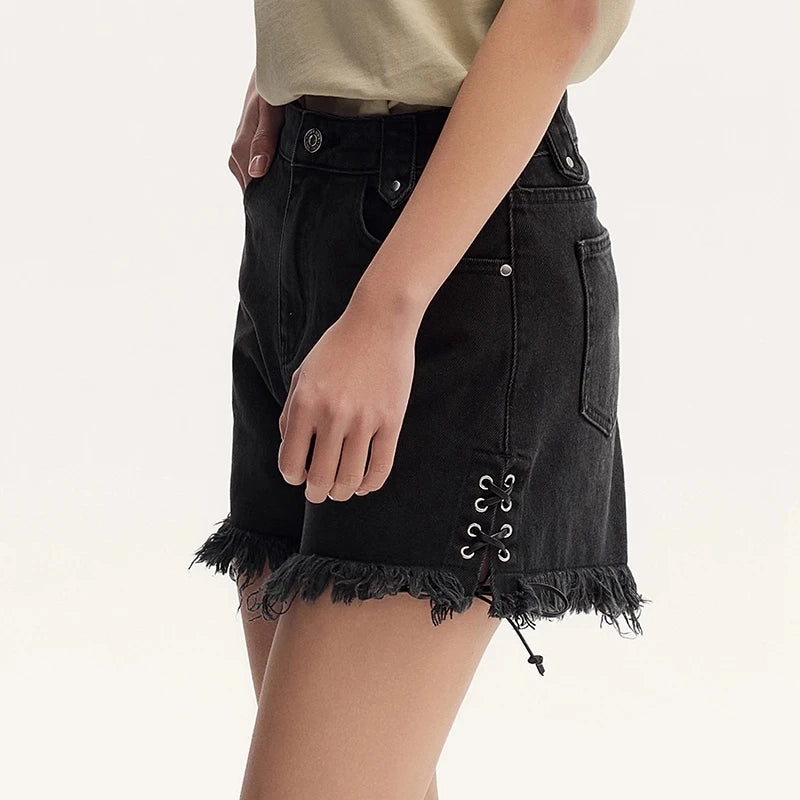 Shorts cool de calle con borde enrollado y lazo de mujer de color negro