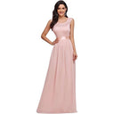 Vestido largo de mujer con cuello redondo y detalles de encaje